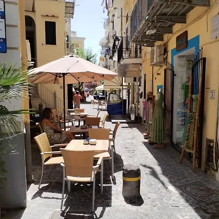 Ponte Romantic In The Historical Center And Near The Sea Apartment Ischia